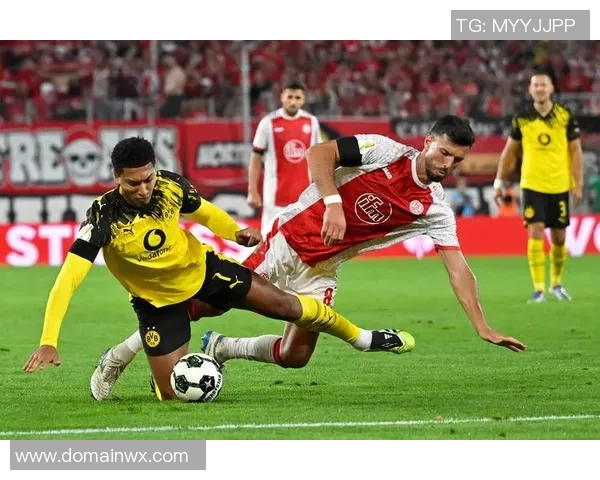 多特蒙德携德国杯晋级燃爆赛场,力争夺冠时刻即将到临! 多特蒙德携德国杯晋级燃爆赛场,力争夺冠时刻即将到临!