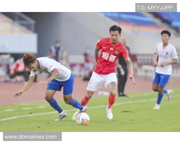 广州恒大连续四轮不胜，球迷怒喷主帅，要求更换帅位