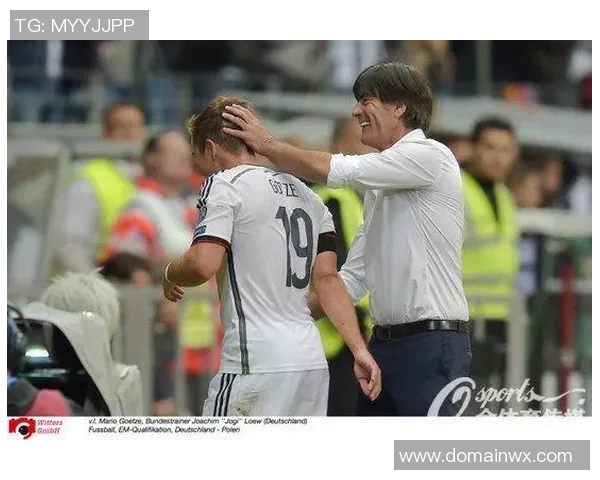 欧洲杯：拜仁双星接力，格策传球、穆勒进球