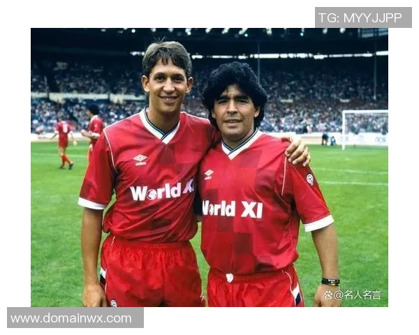 马拉多纳：传奇足球巨星的光辉时刻